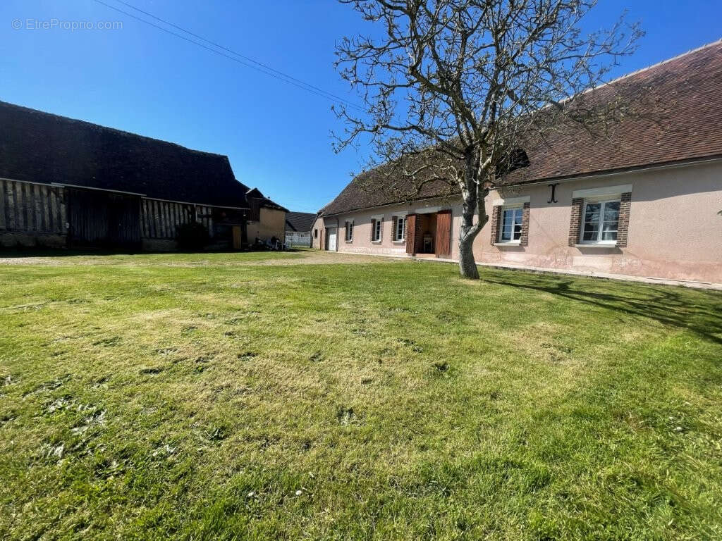 Maison à LA BAZOCHE-GOUET