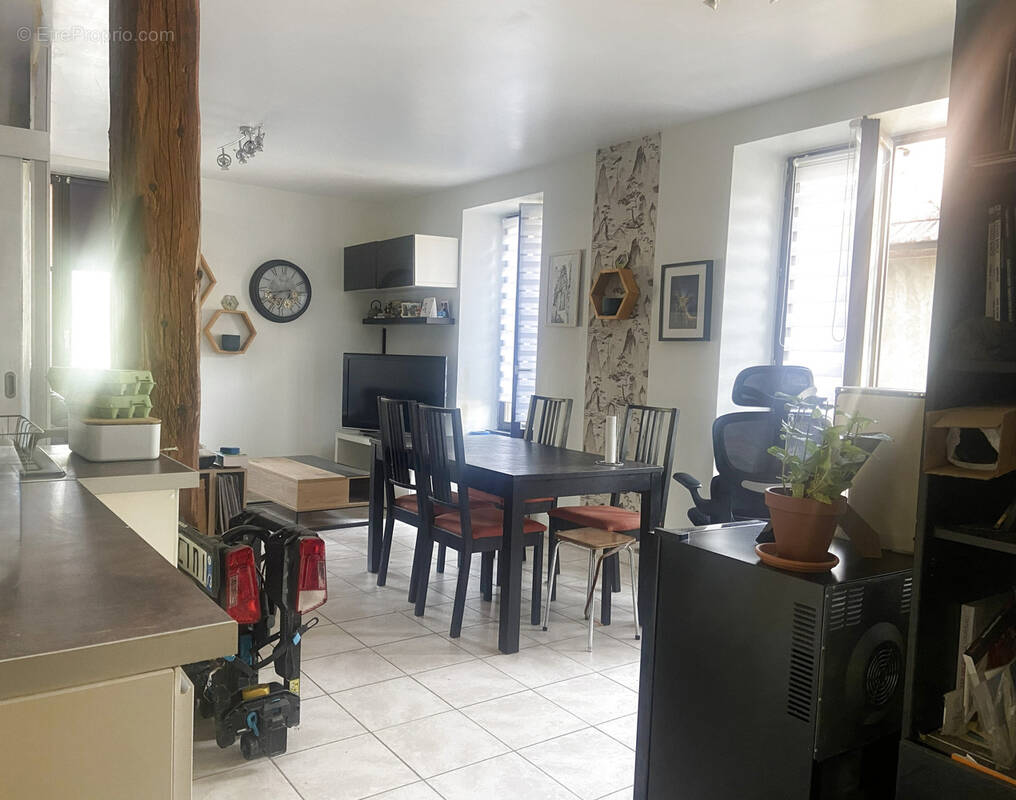 Appartement à YENNE