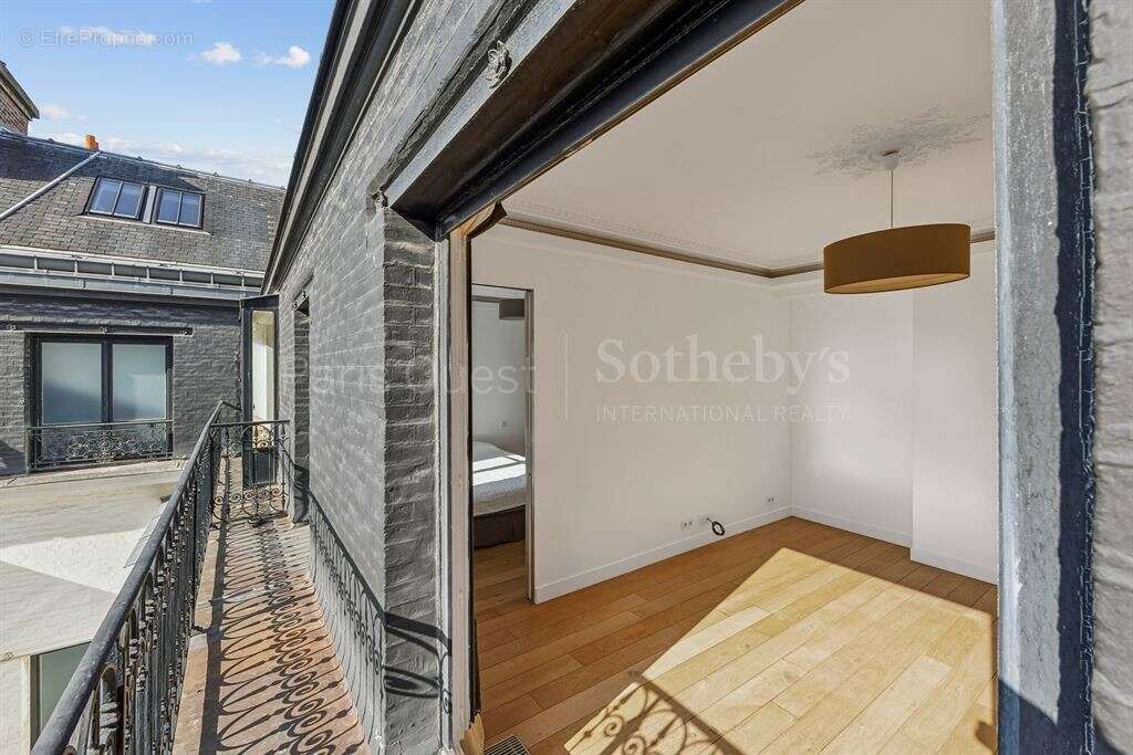Appartement à PARIS-8E