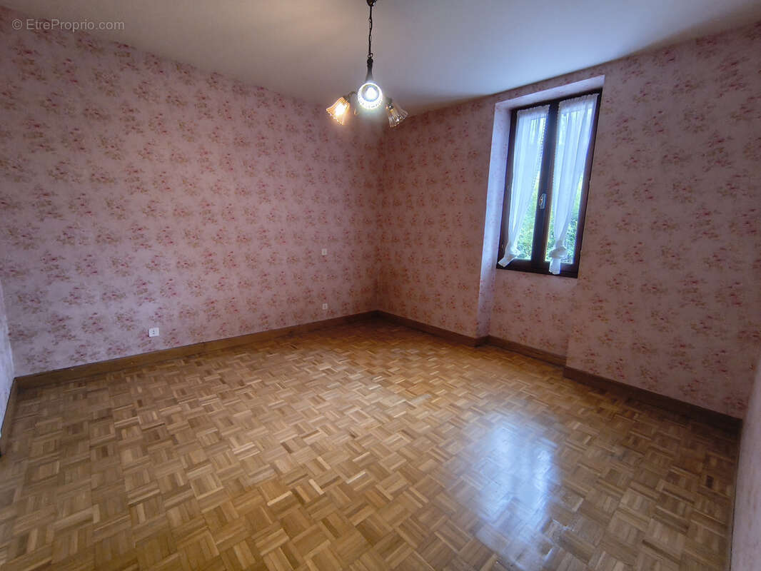 Maison à DECAZEVILLE