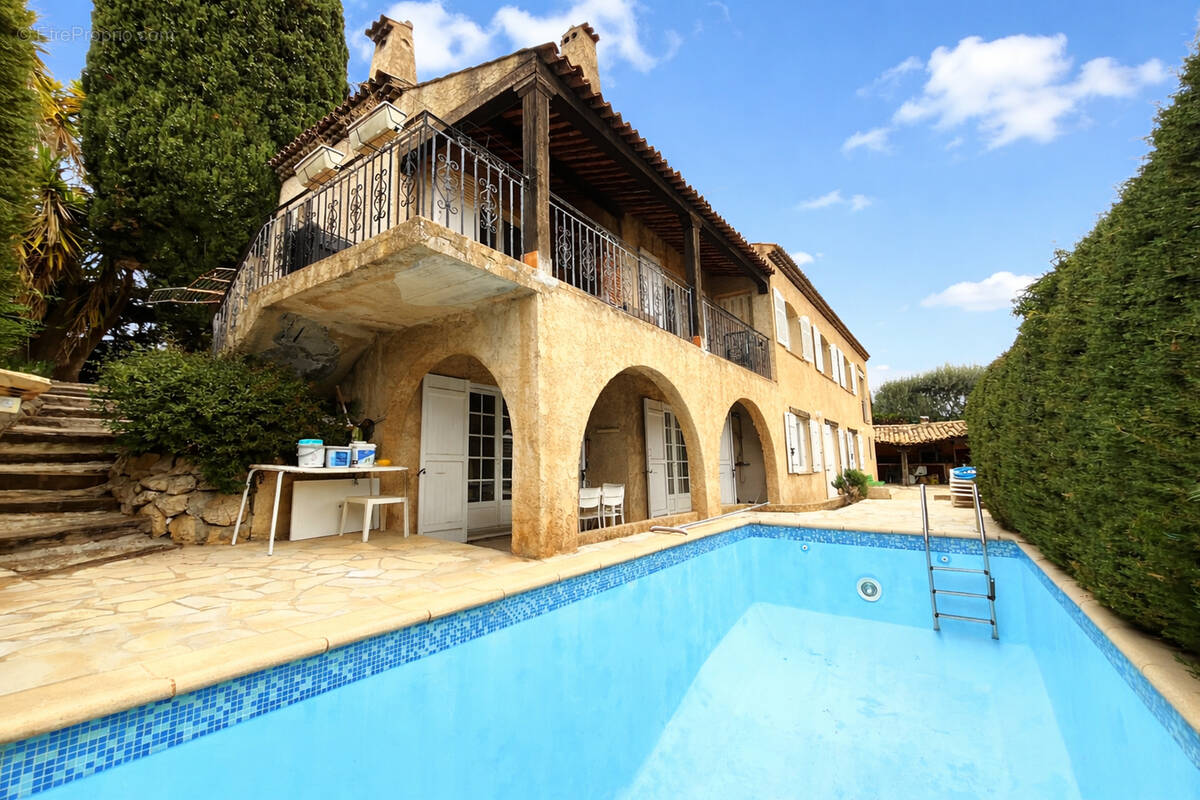 Maison à SAINT-LAURENT-DU-VAR