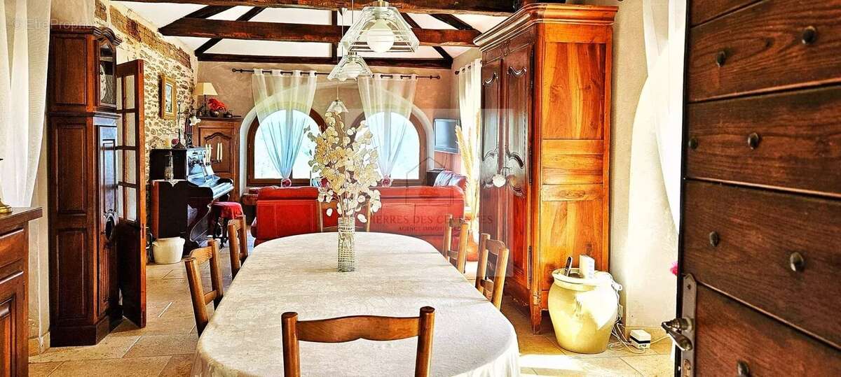 Maison à LE COLLET-DE-DEZE