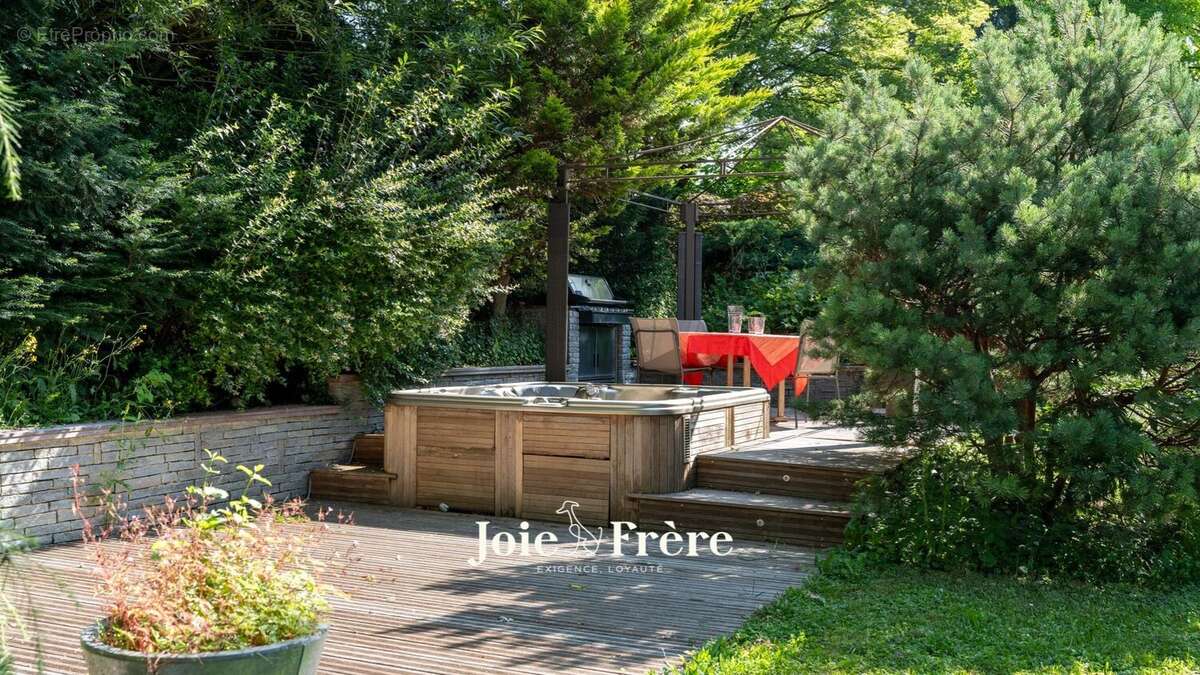 Maison à SAINT-JULIEN-EN-GENEVOIS