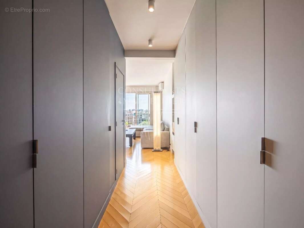 Appartement à PARIS-16E