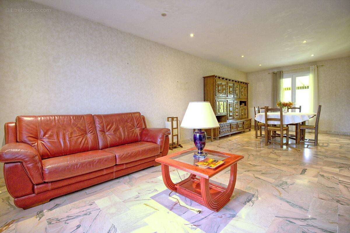 Maison à LA MEMBROLLE-SUR-LONGUENEE