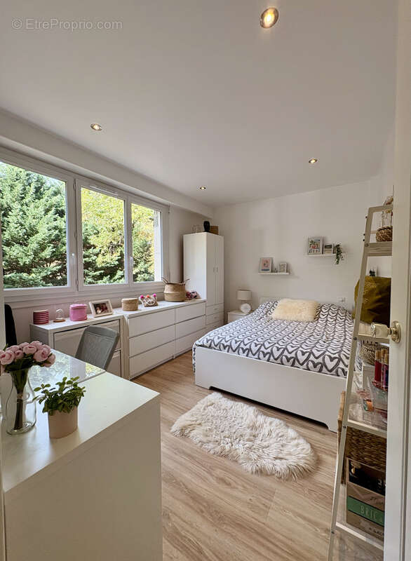 Appartement à AVRILLE