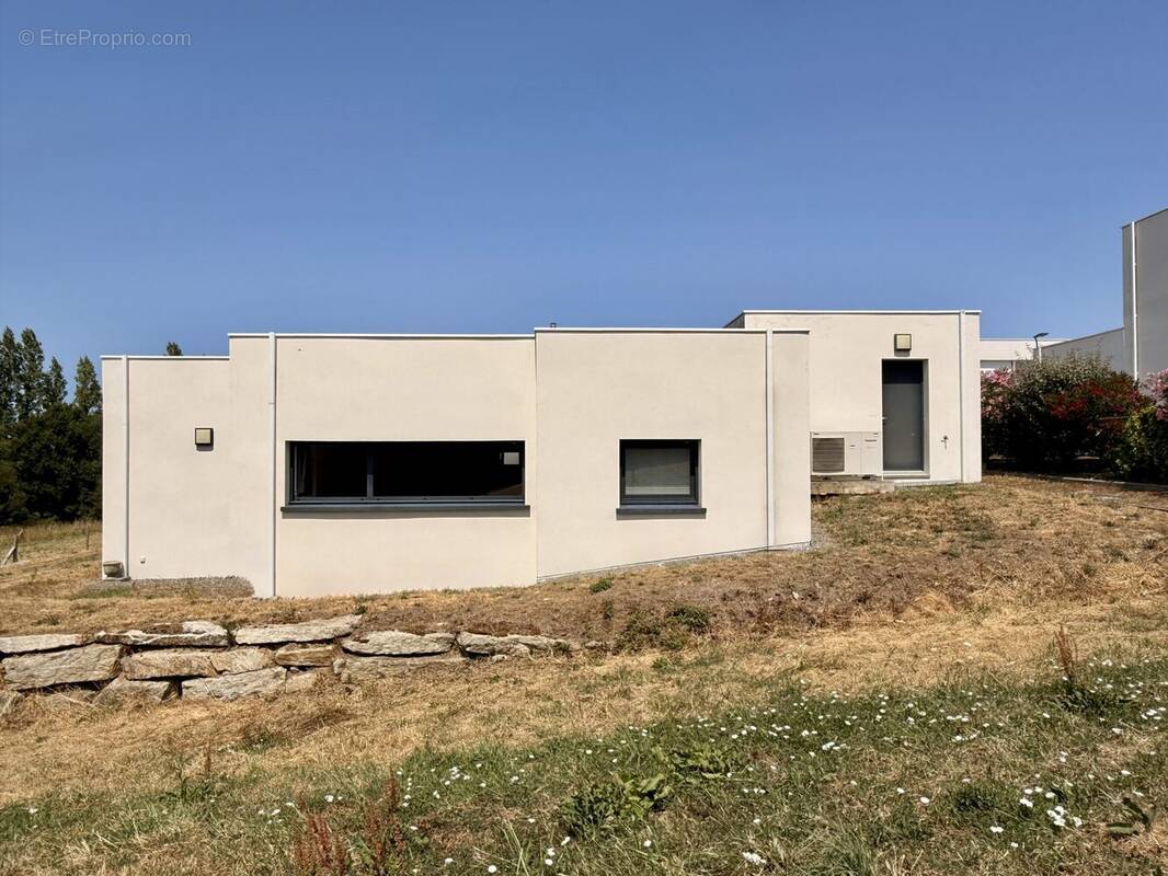 Maison 110 m² à Noyalo  - photo 2
