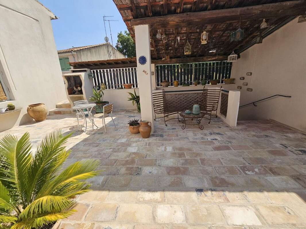 Maison de caractère, grand garage, terrasses et piscine - photo 37