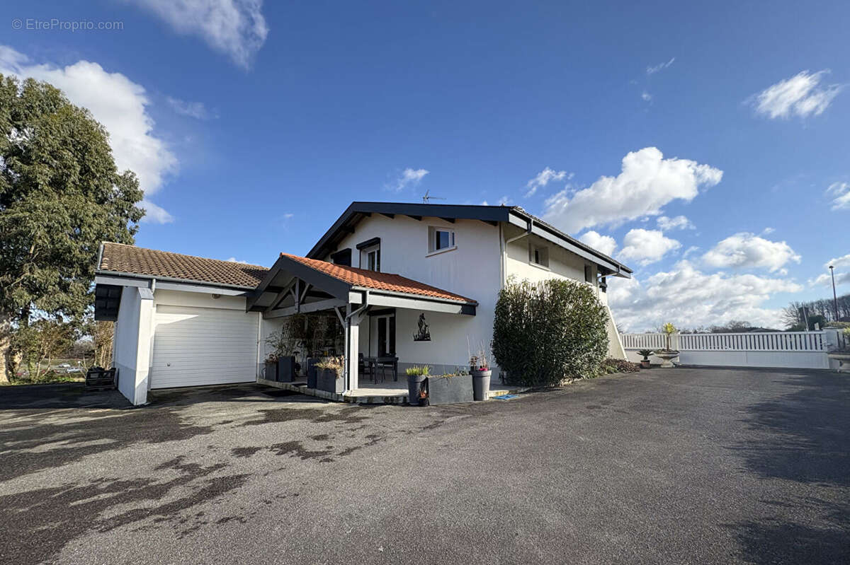 Maison à CASTAIGNOS-SOUSLENS