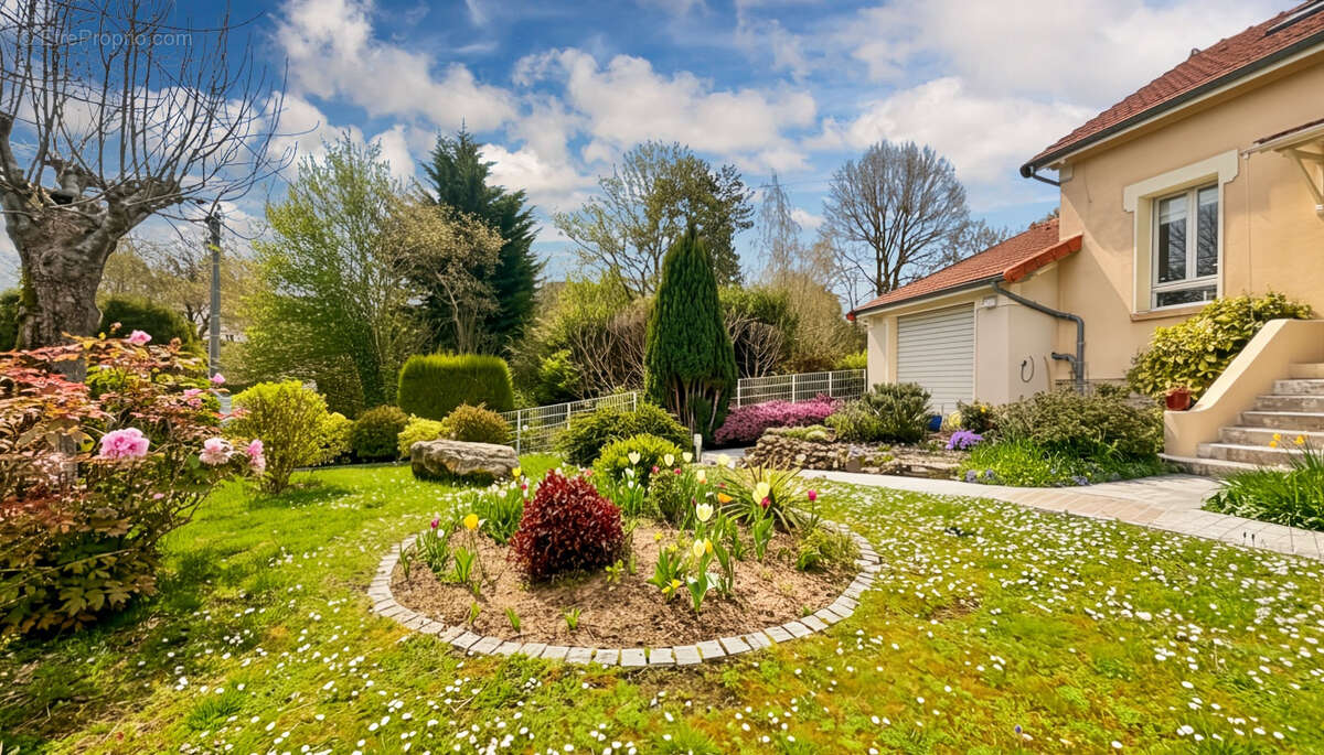 Maison à NEAUPHLE-LE-CHATEAU