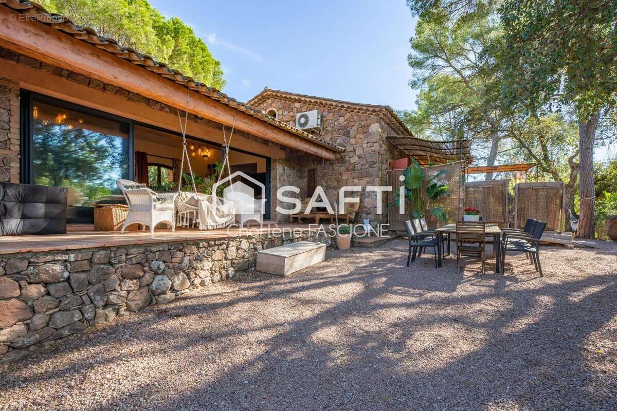 Photo 8 - Maison à ROQUEBRUNE-SUR-ARGENS