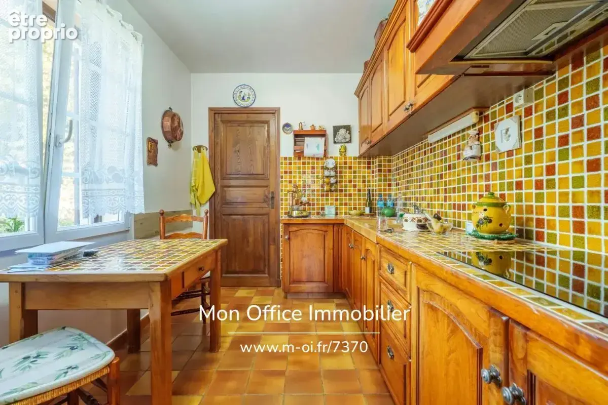 Référence : 7370-MCO - Maison 5 pièces terrain 1089 m² avec dépendance et piscine au calme absolu - photo 7