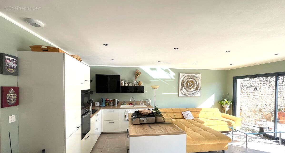 Maison à MORIERES-LES-AVIGNON