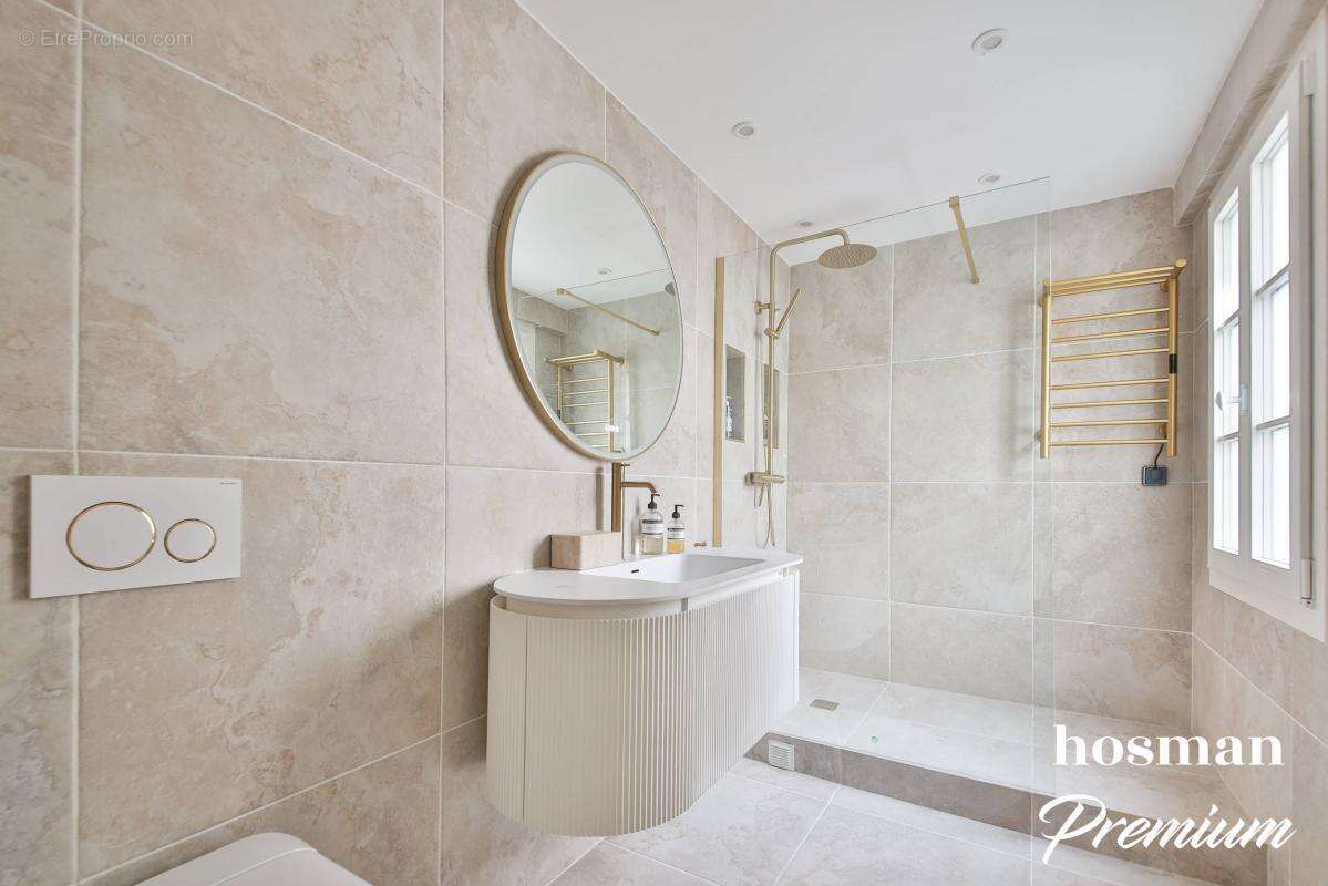 Appartement à PARIS-1E