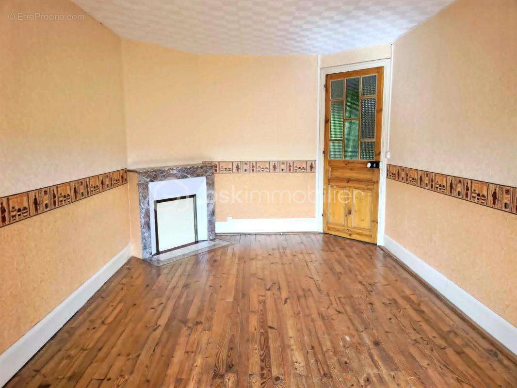 Appartement à NOIRETABLE