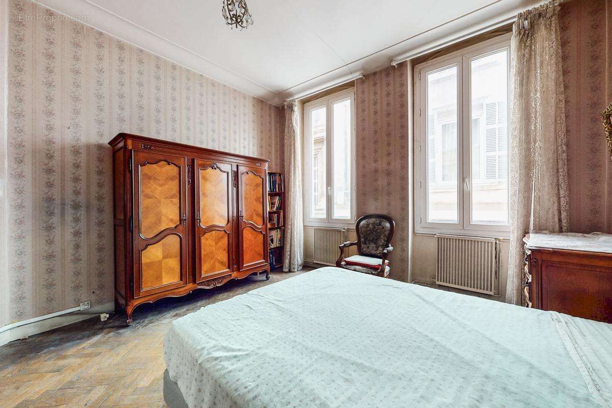 Appartement à MARSEILLE-1E