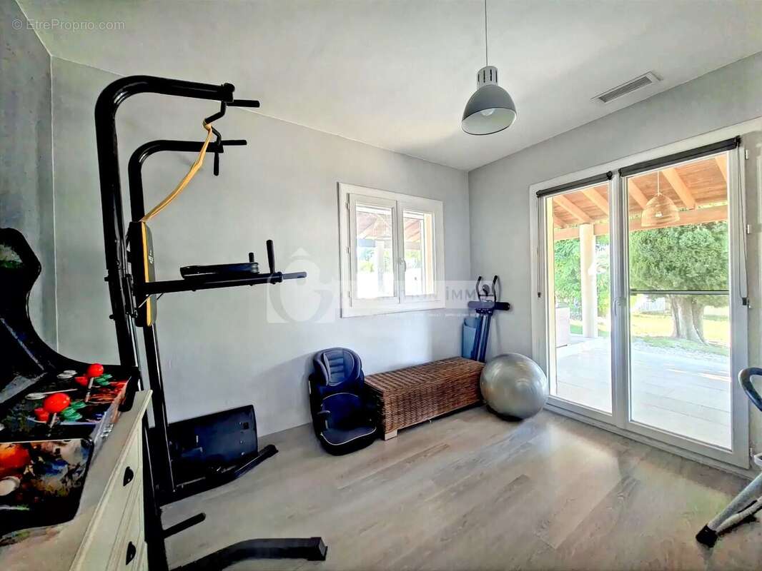 Villa de plain-pied avec piscine à Fontvieille - photo 18