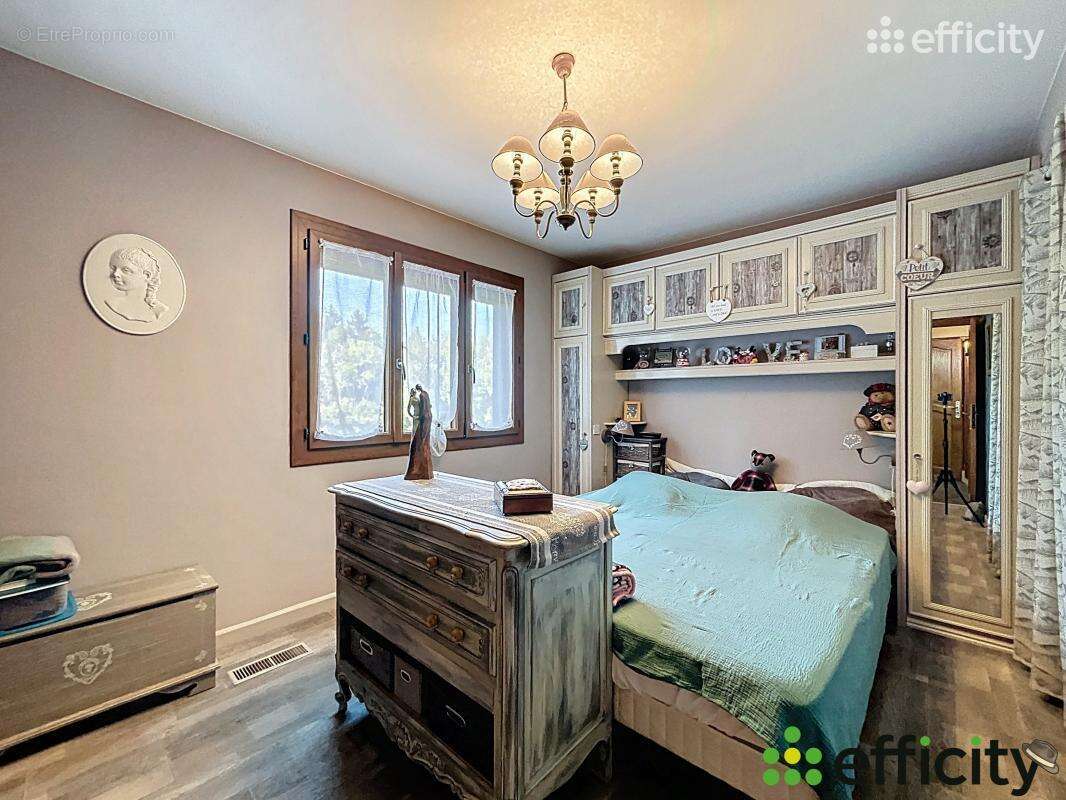 Maison à MIRIBEL-LES-ECHELLES