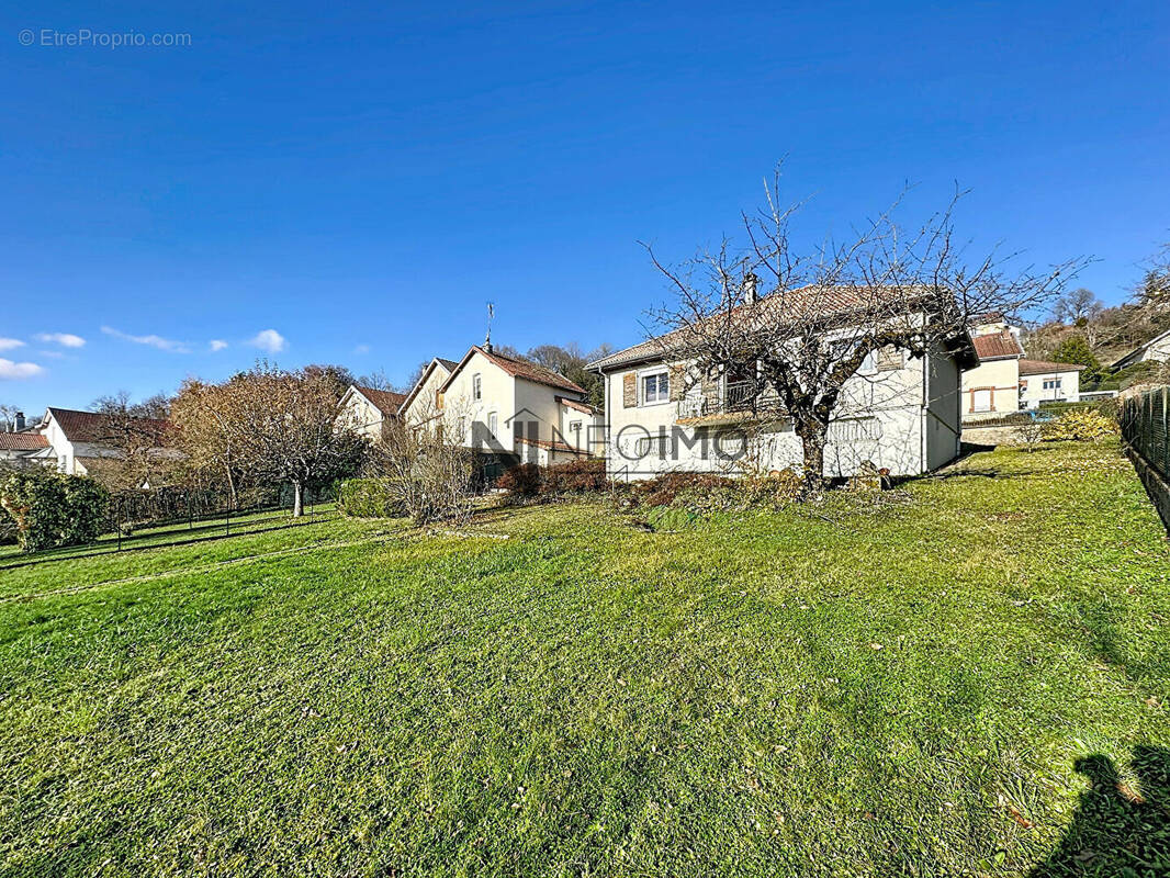 Maison à NEUFCHATEAU