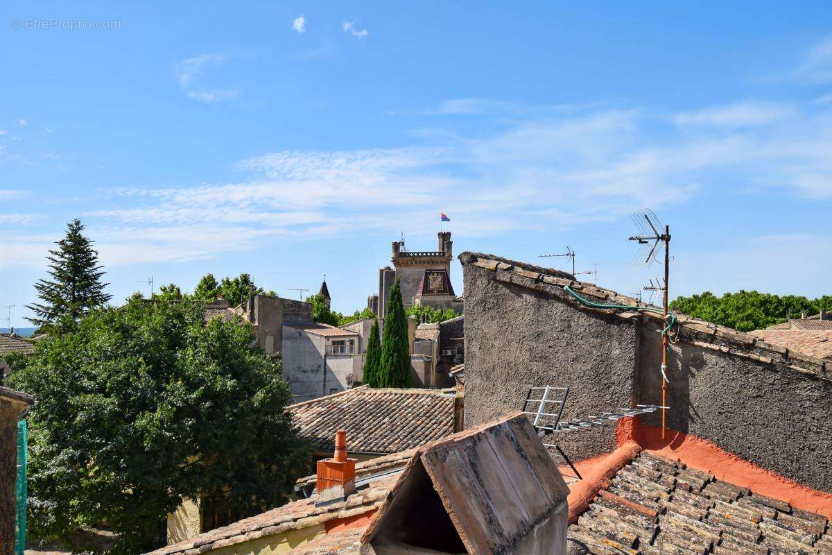 Centre d'Uzès, beau duplex rénové et climatisé - photo 7