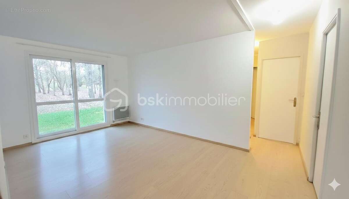 Appartement à VAUX-LE-PENIL