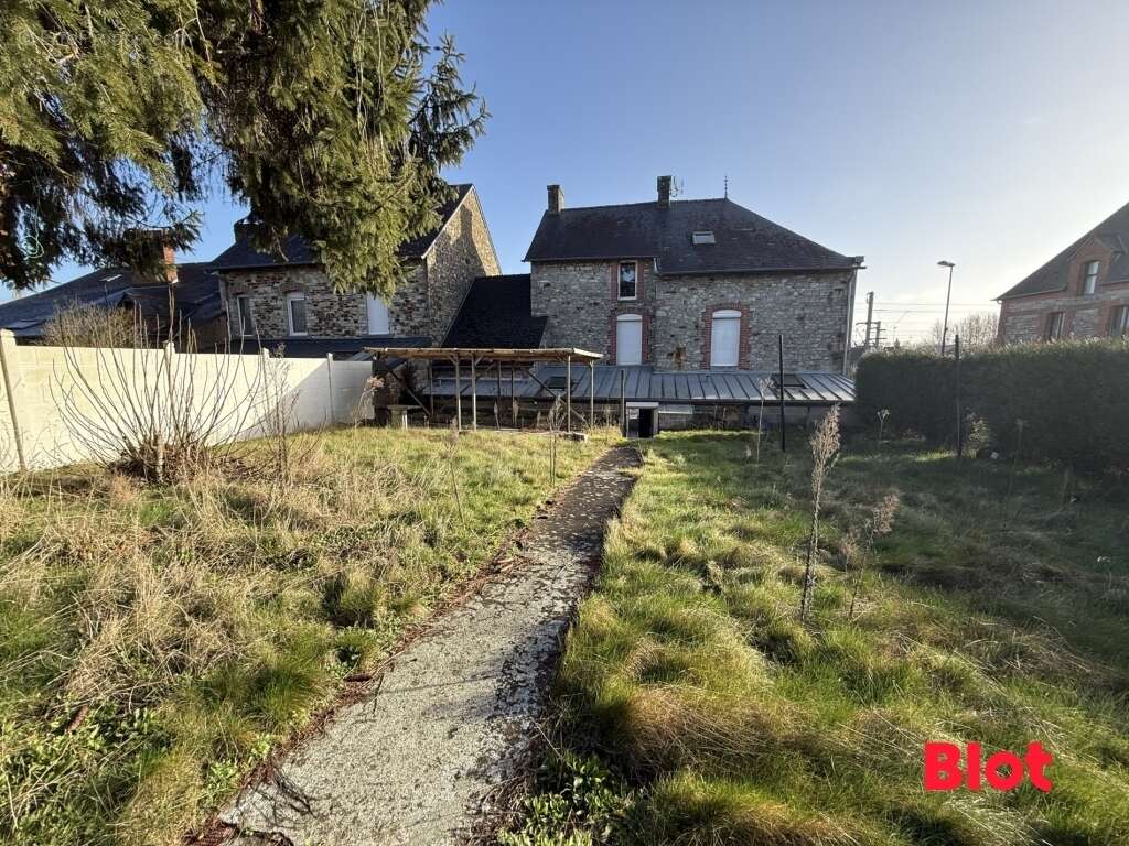 Appartement à MONTREUIL-SUR-ILLE