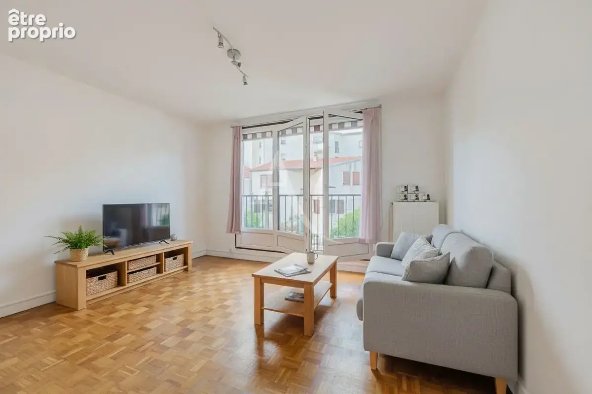 Appartement Le Perreux Sur Marne Deux pièces 43 m² avec box & cave - photo 1