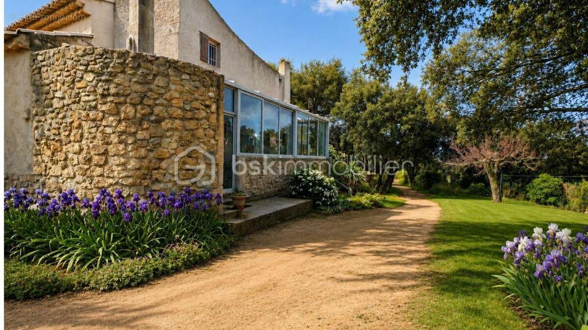 Un havre de paix au cœur des Alpilles Et si votre prochaine maison était celle où chaque journée ressemble à des vacances ? - photo 27
