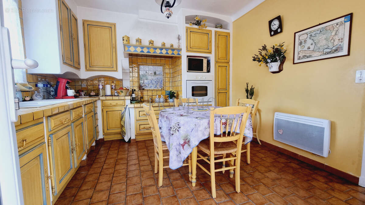 Maison à LE MUY