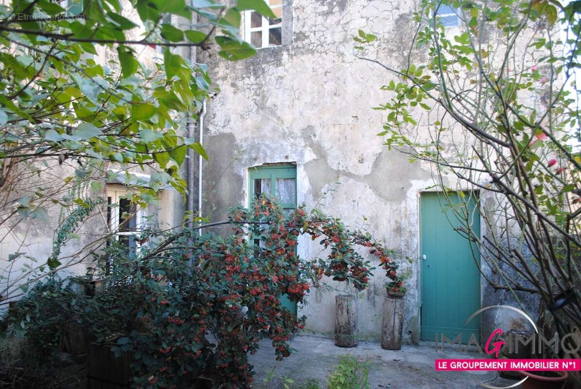 Maison à VACQUIERES