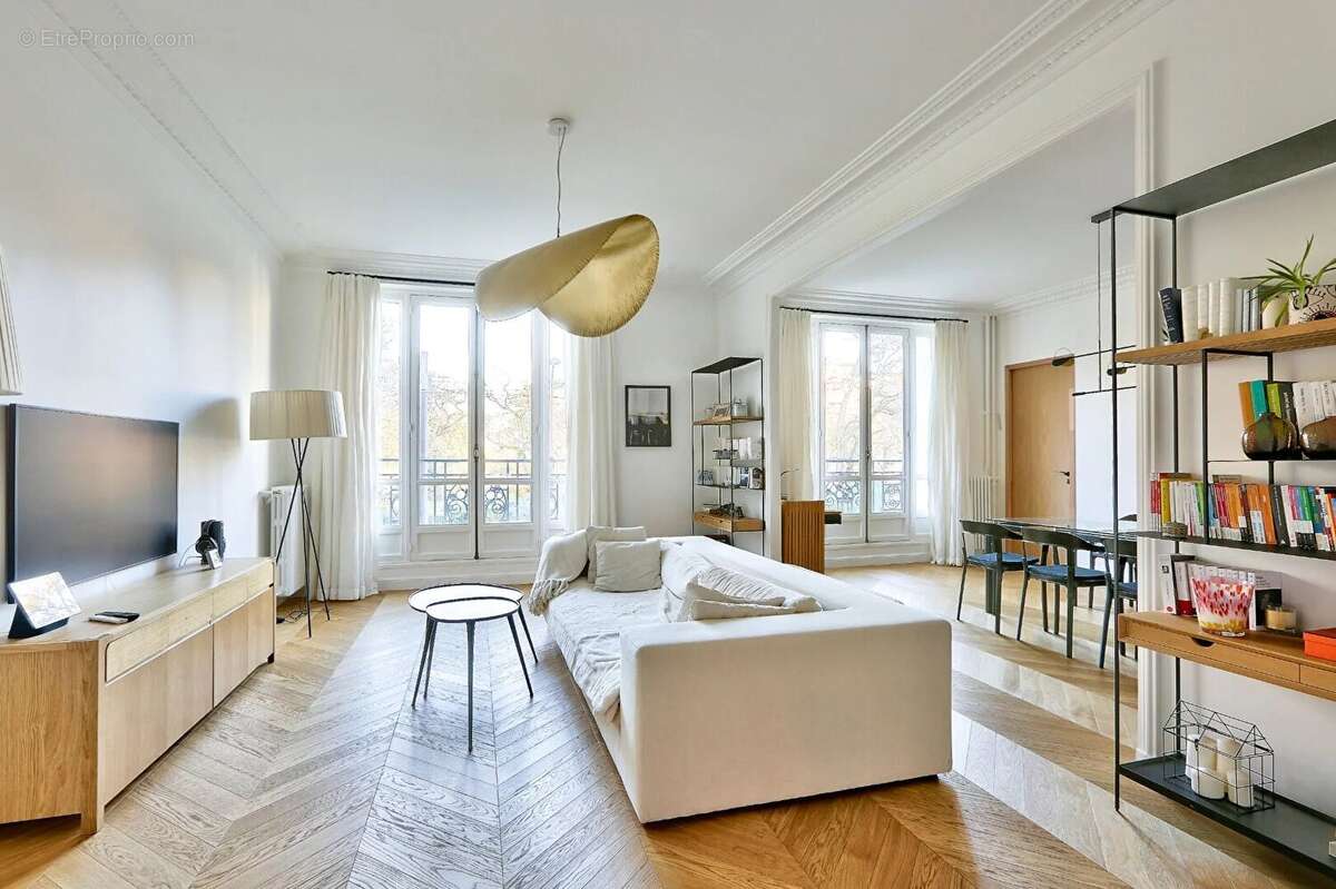 Appartement à PARIS-17E
