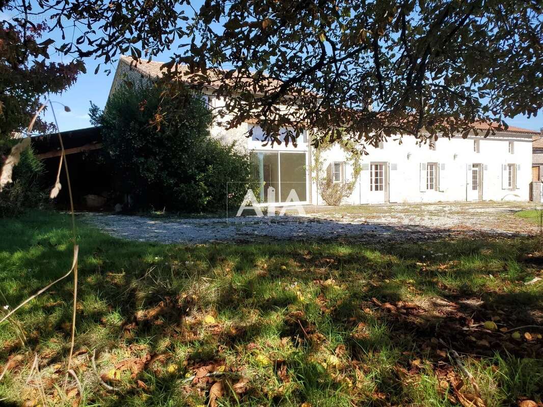 Maison à THEIL-RABIER