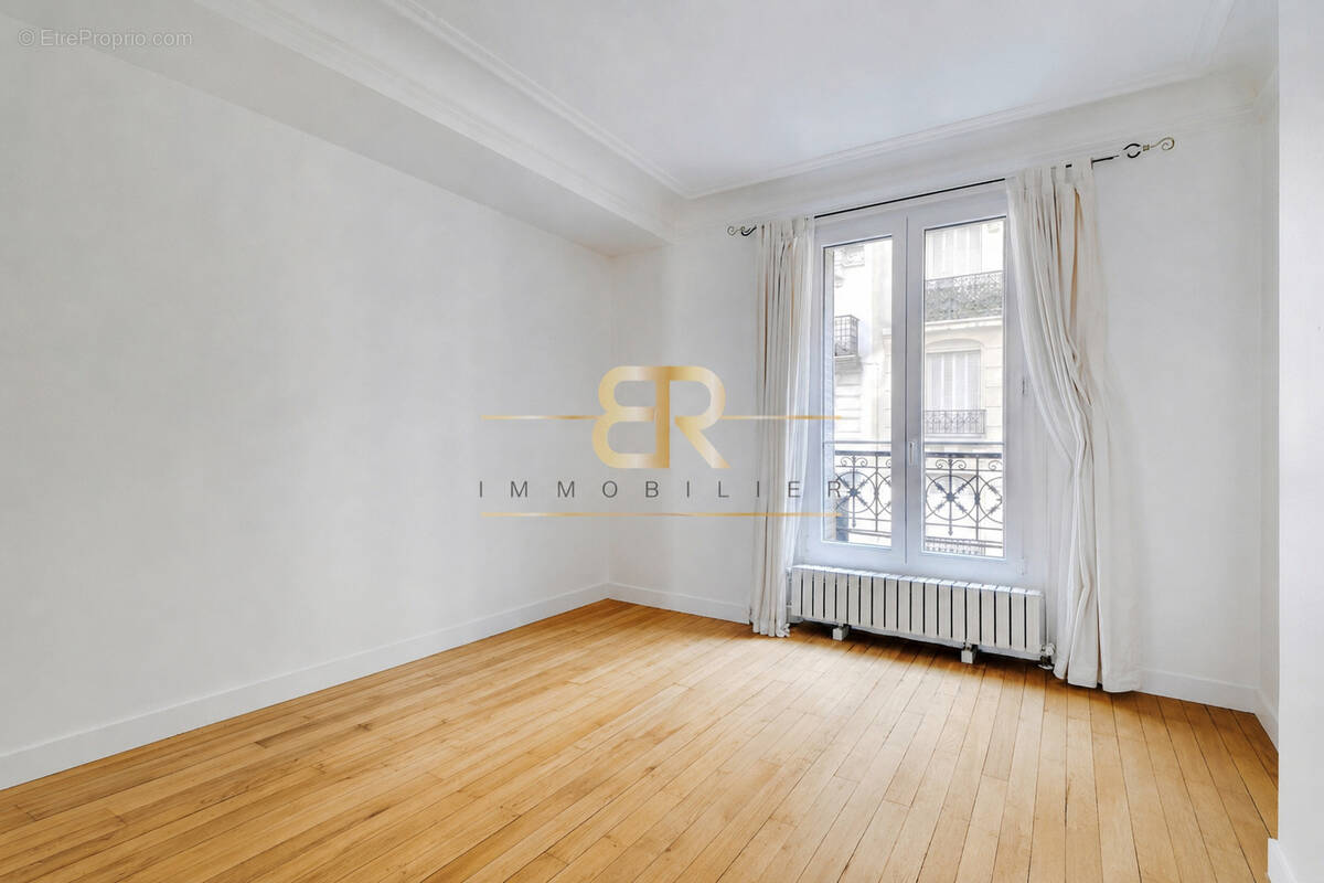 Appartement à PARIS-14E