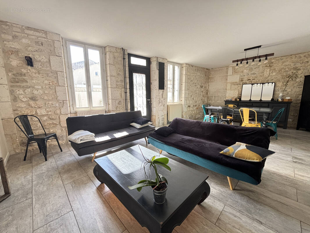 Maison à MAGNAC-SUR-TOUVRE