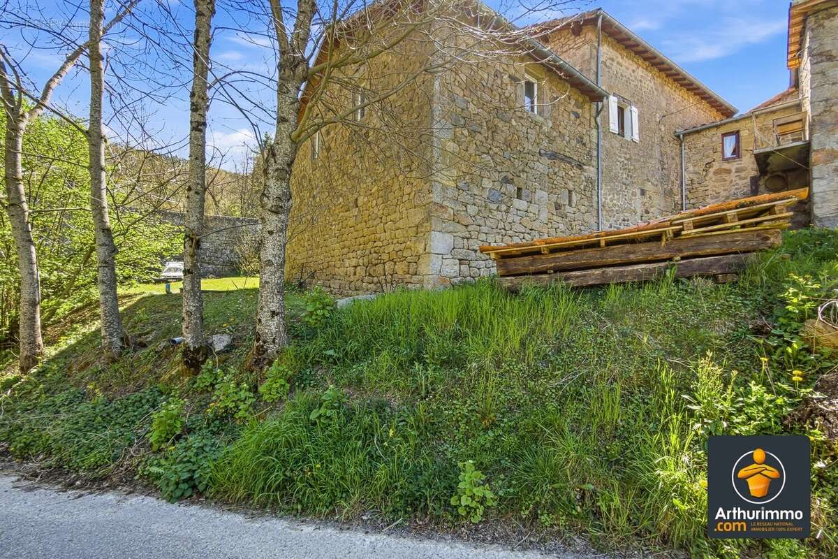 Maison à LE CRESTET