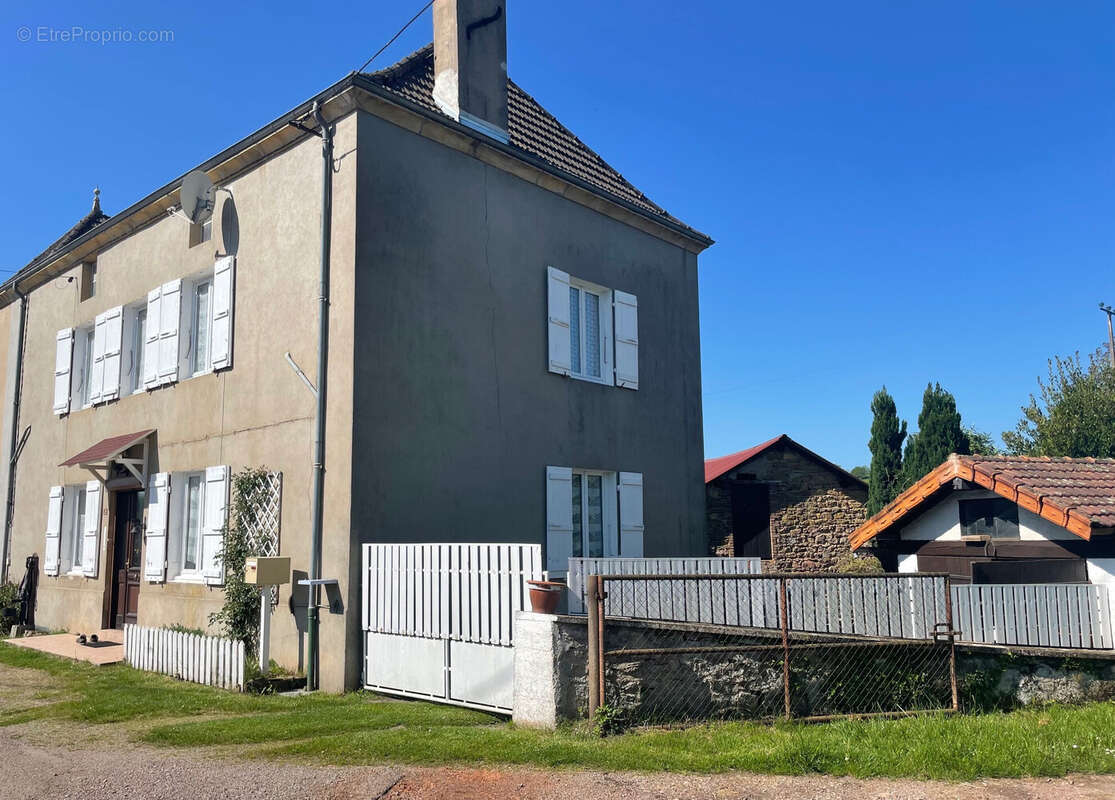Maison à LA CLAYETTE