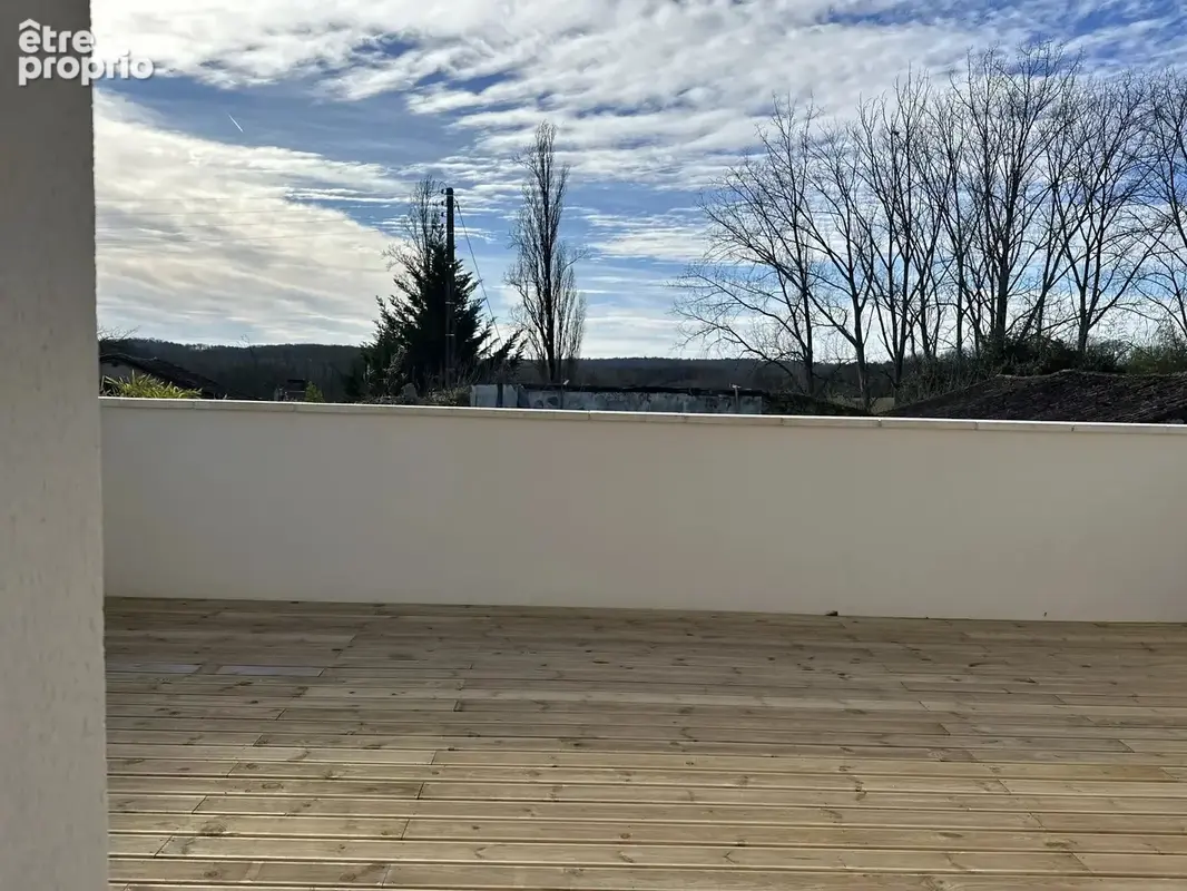 Maison de plain-pied avec grand jardin et piscine - photo 15