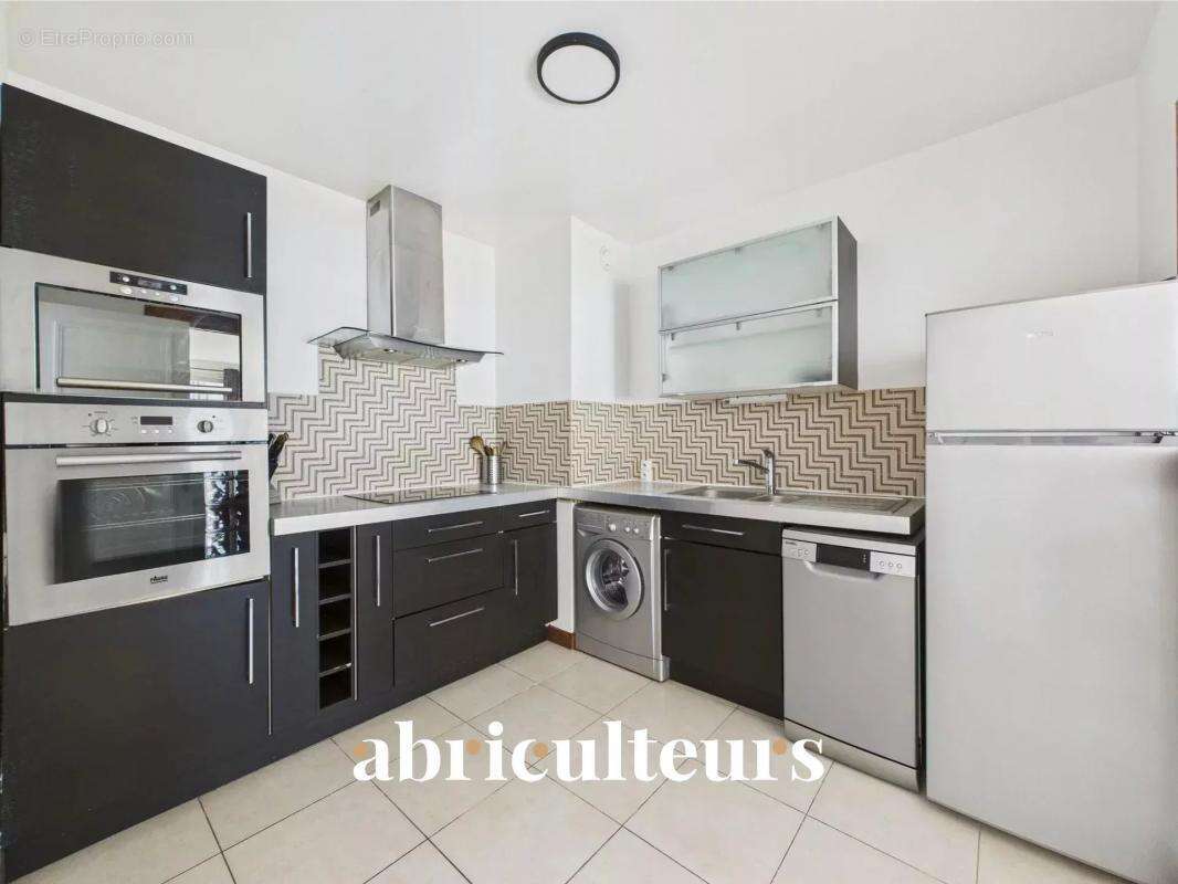 Appartement à COURBEVOIE