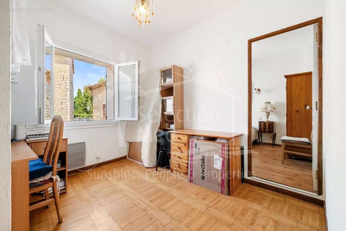 Appartement à CHATEAUNEUF-GRASSE