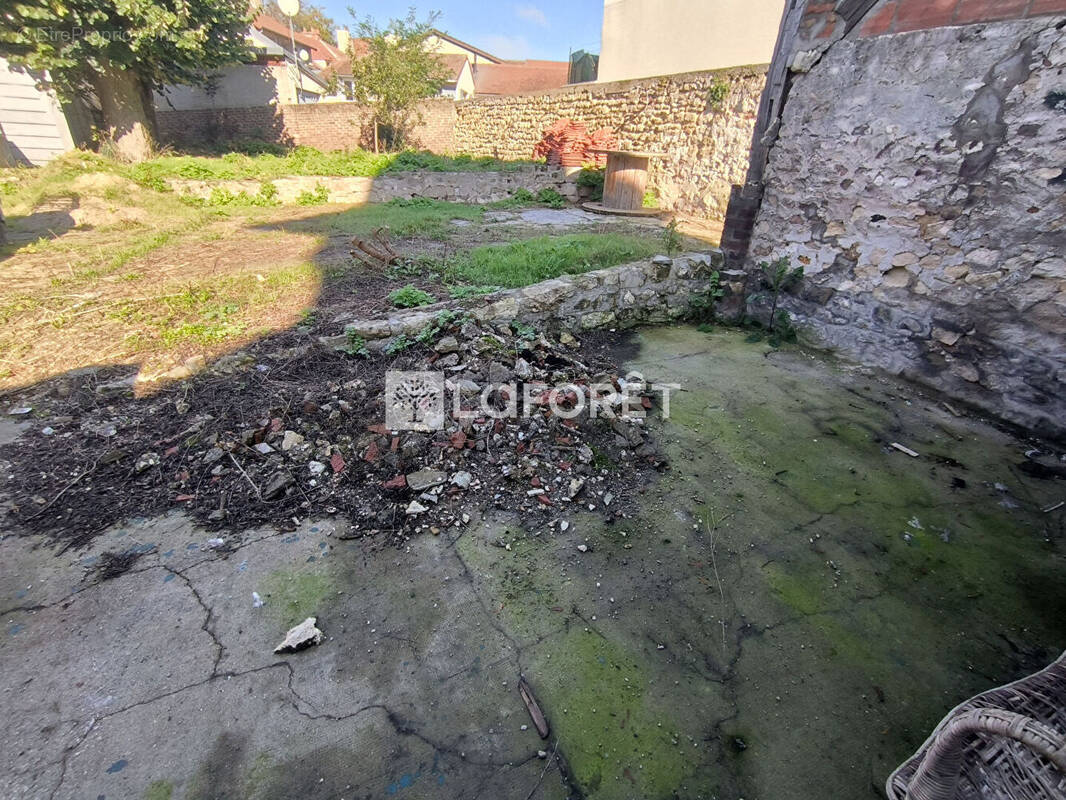 Terrain à MANTES-LA-JOLIE