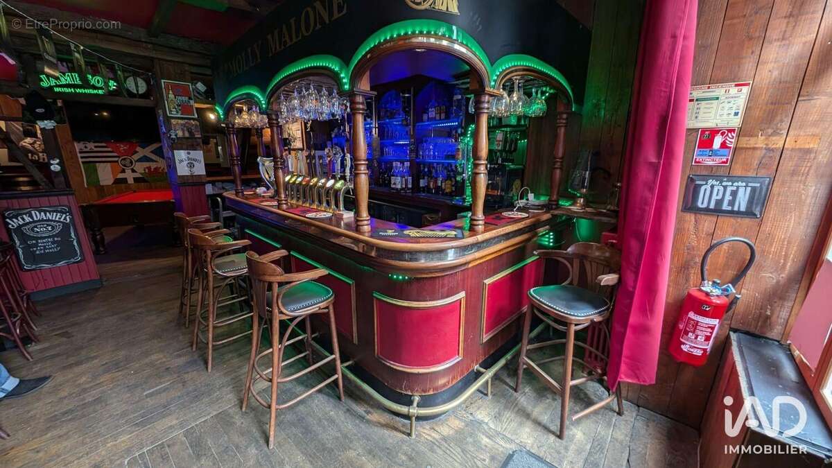 Photo 2 - Commerce à FOUGERES