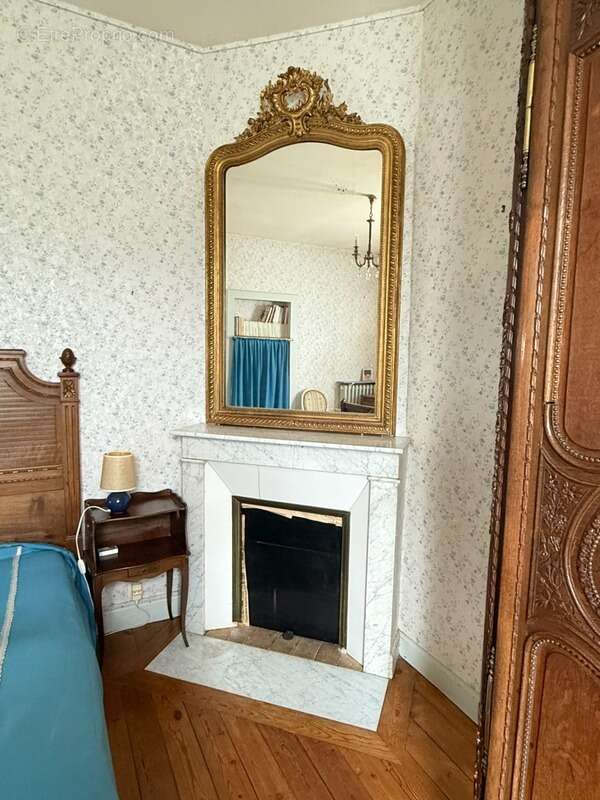 Maison à LA CELLE-DUNOISE