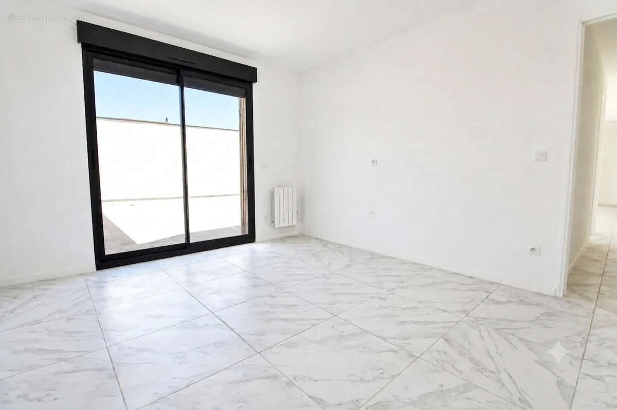 F3 avec terrasse exceptionnelle de 93 m²  Frais de notaire réduits - photo 3