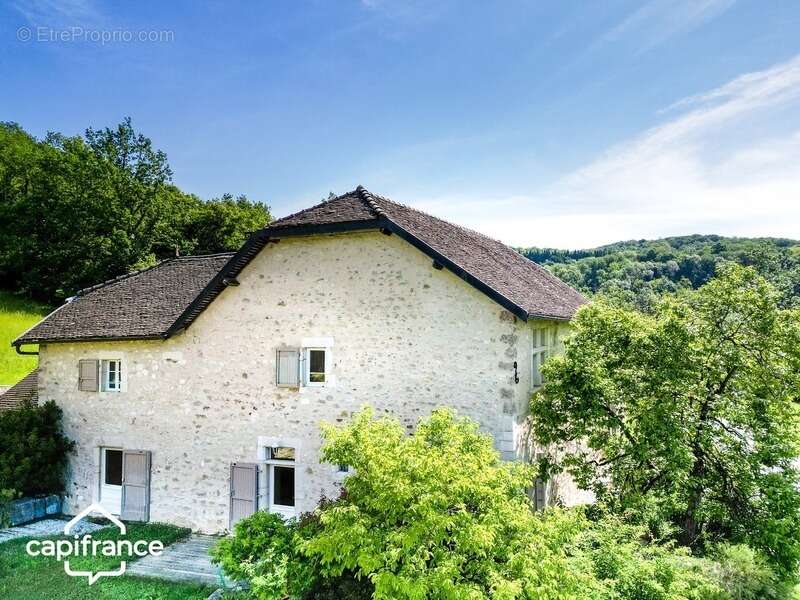 GRANDE MAISON FAMILIALE  10 pièces 256 m² habitables sur 2 niveaux avec GITE terrain 14500 m² - photo 11