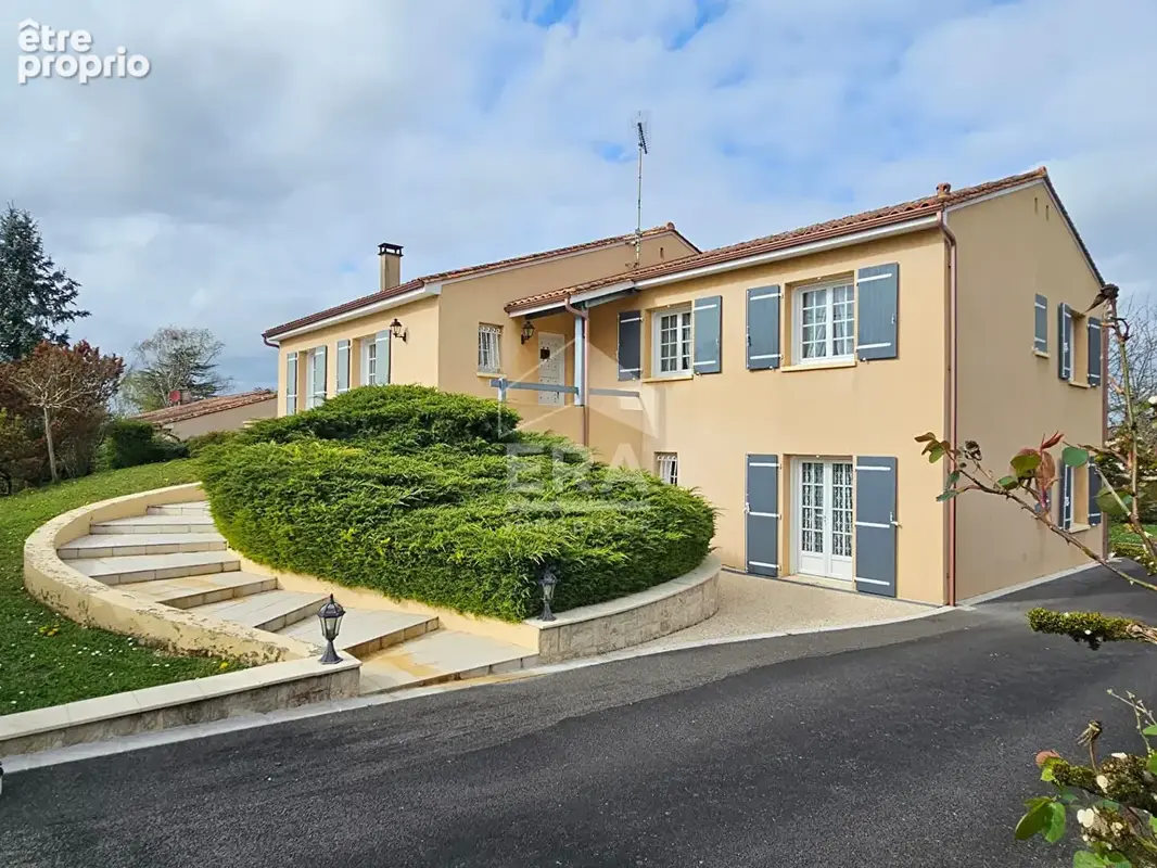 Photo Maison à Puymoyen au prix de 287 550€