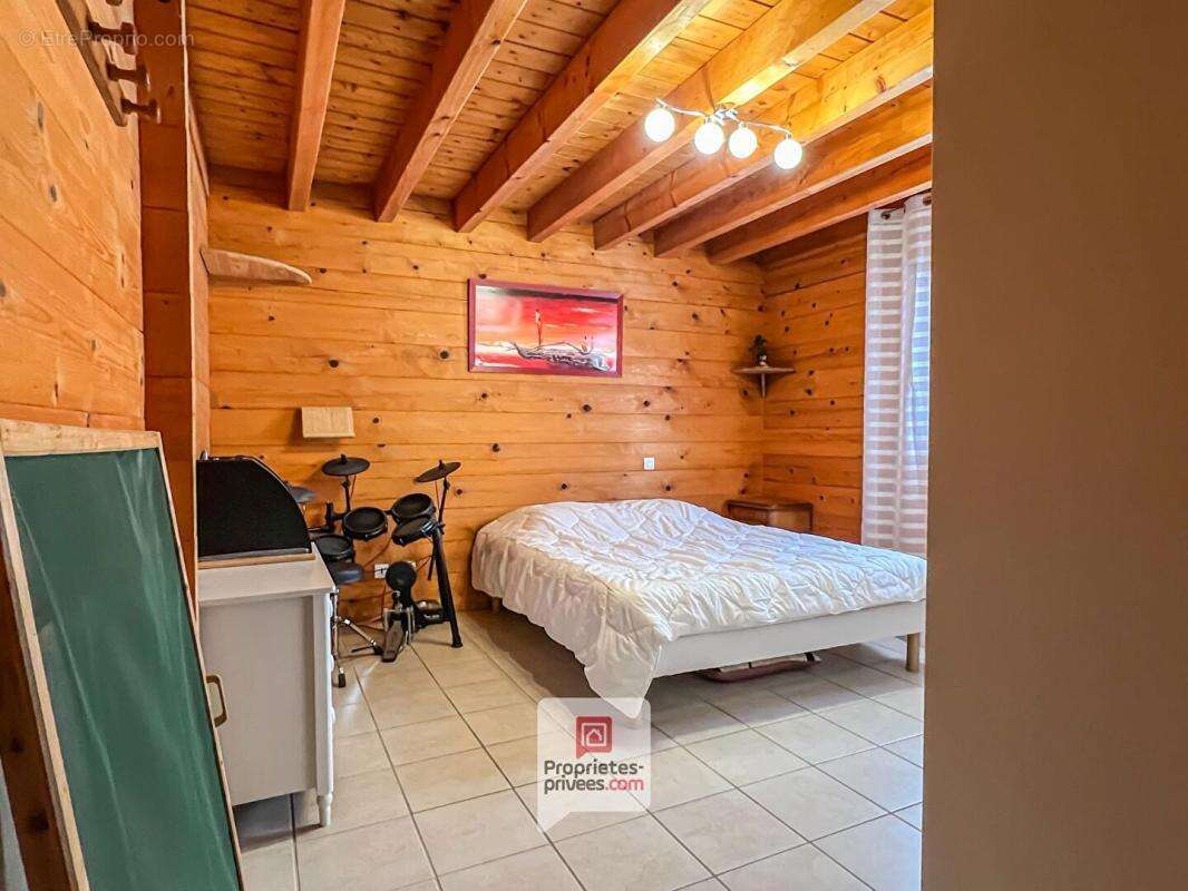 Plateau des Petites Roches (38660) - Chalet T6 en madriers + studio + carport + jardin - photo 10