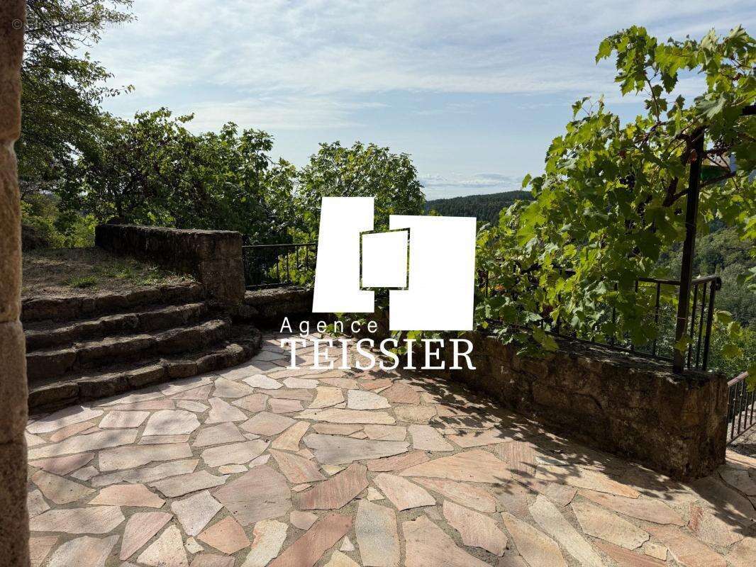 Maison à SAINT-PIERRE-SAINT-JEAN