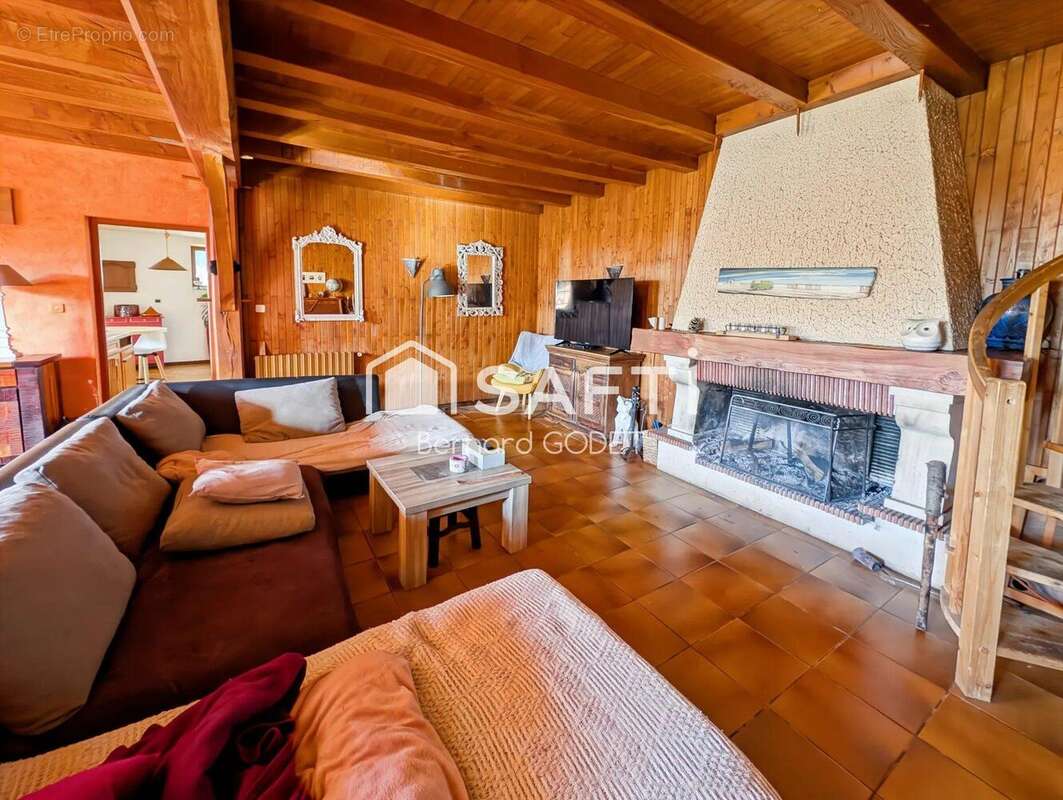 Photo 3 - Maison à LES ADJOTS