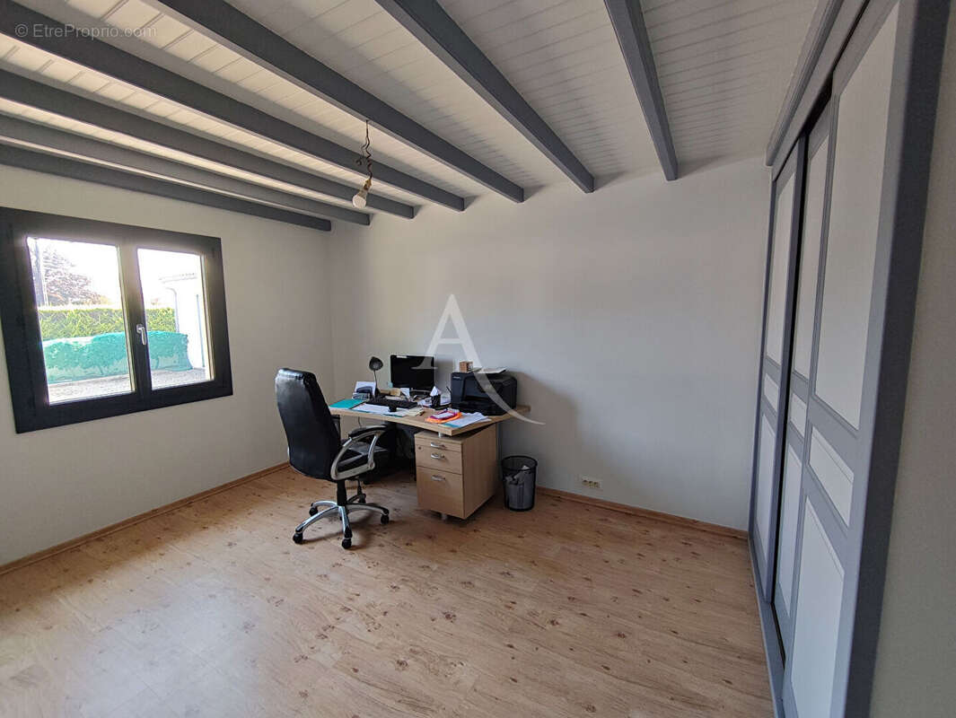 Maison de plain pied -  Semussac 4 pièce(s) 120 m2 - photo 10