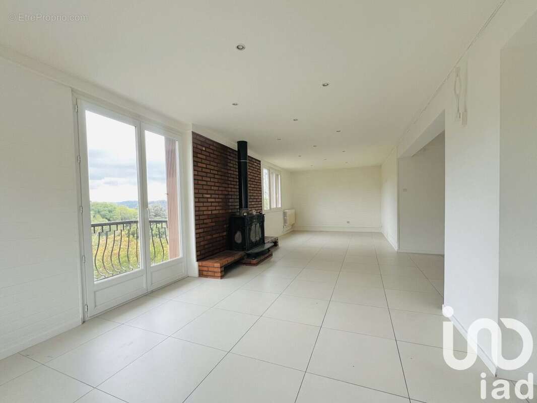 Photo 7 - Maison à LE CHAMBON-FEUGEROLLES